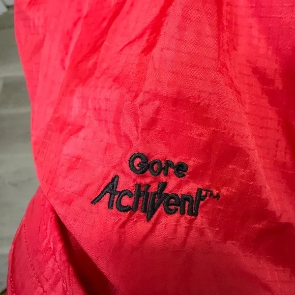 The North Face Men’s  Vibrant Red Ski Jacket Waterproof - Picture 5 of 13